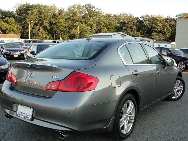Infiniti G37x 2010 photo 3