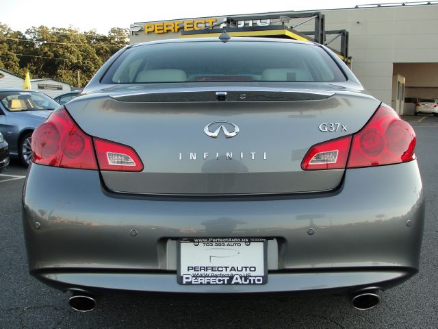 Infiniti G37x 2010 photo 4