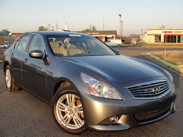 Infiniti G37x 2010 photo 2