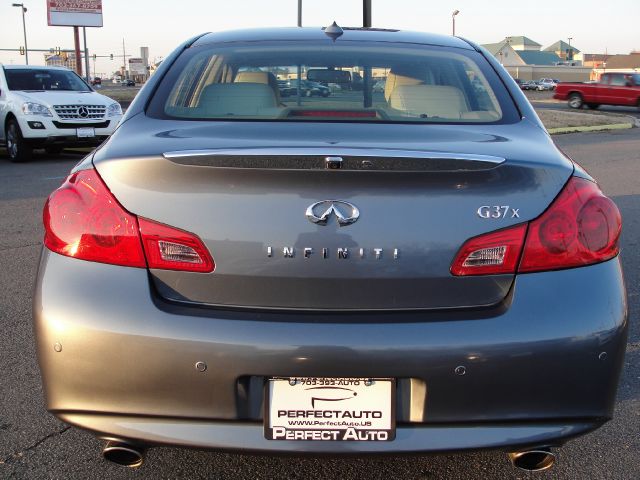 Infiniti G37x 2010 photo 3