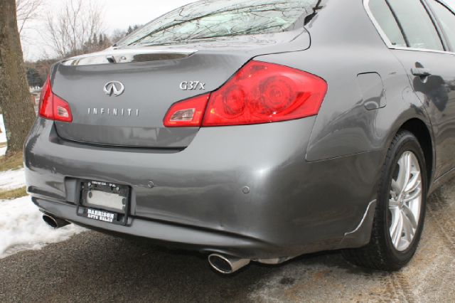 Infiniti G37x 2010 photo 2