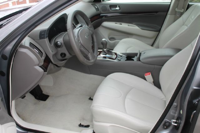 Infiniti G37x 2010 photo 4