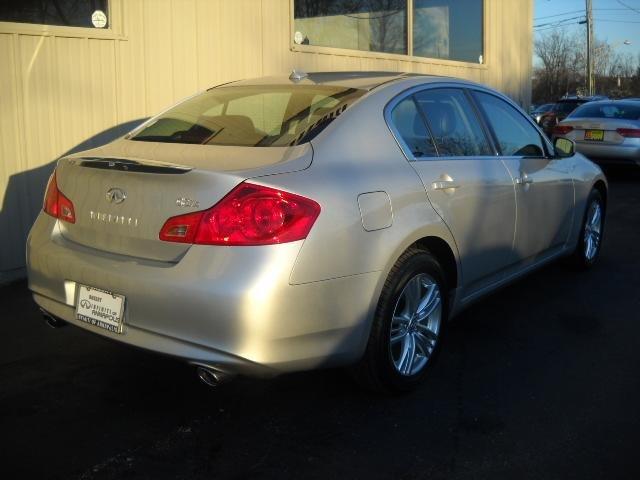Infiniti G37x 2010 photo 3