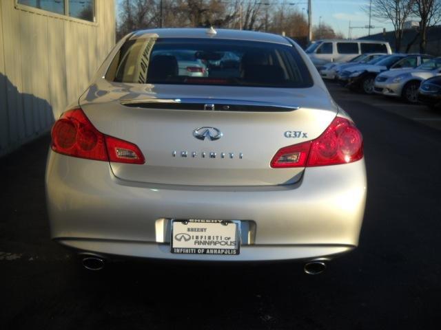 Infiniti G37x 2010 photo 4