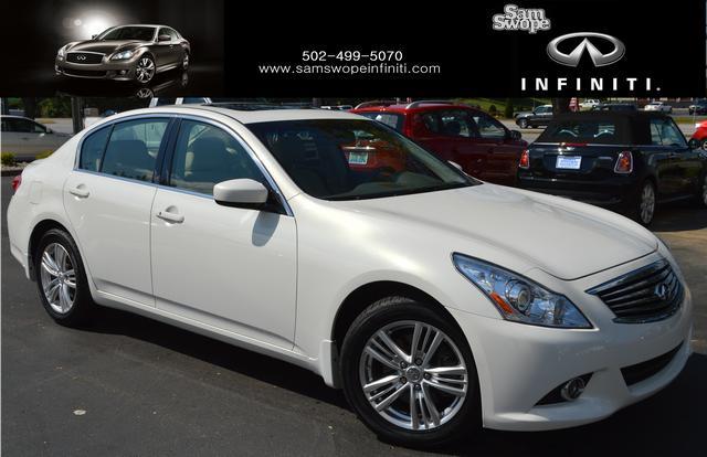 Infiniti G37x 2010 photo 1