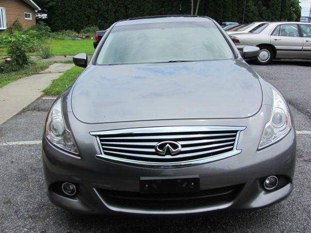 Infiniti G37x 2010 photo 2
