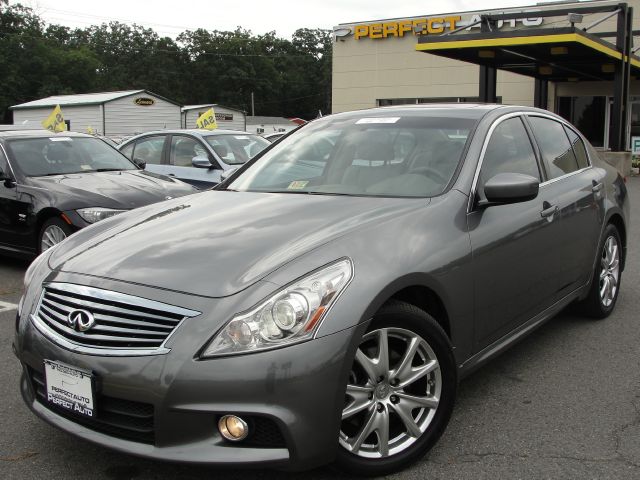 Infiniti G37x 2010 photo 1