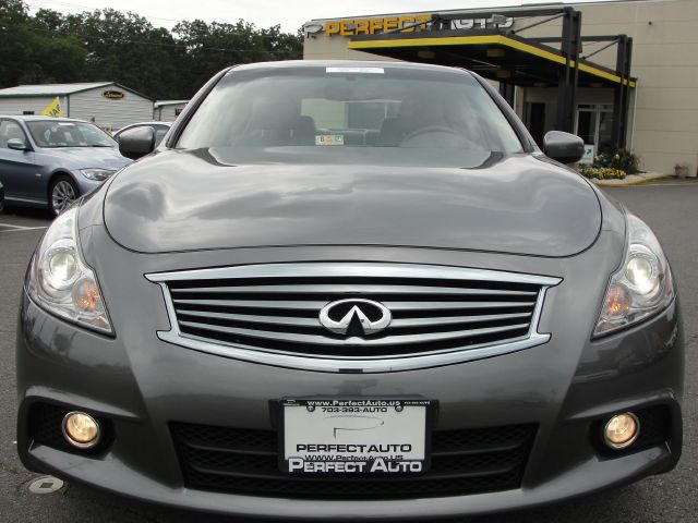Infiniti G37x 2010 photo 2