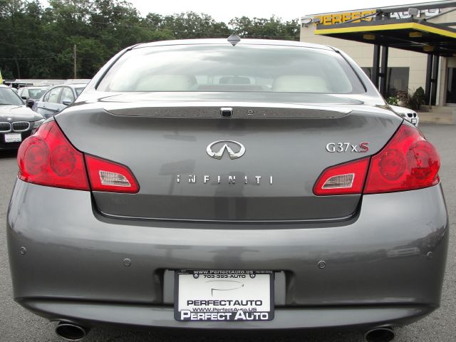 Infiniti G37x 2010 photo 3