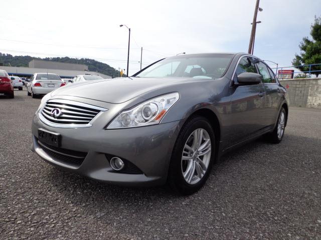 Infiniti G37x 2010 photo 2