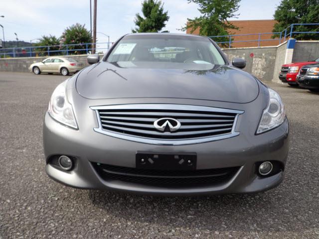 Infiniti G37x 2010 photo 3