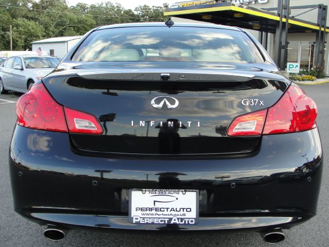 Infiniti G37x S Cabriolet 2D Sedan