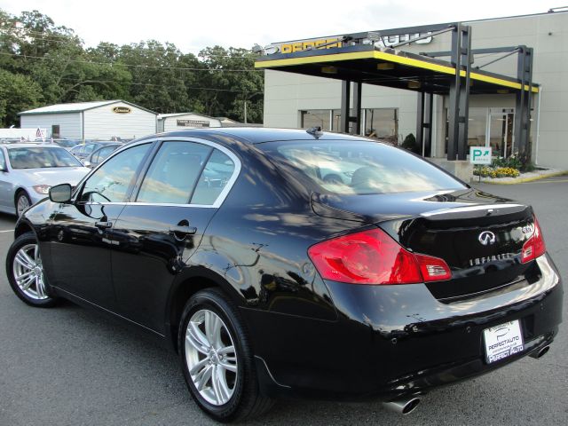 Infiniti G37x 2010 photo 1