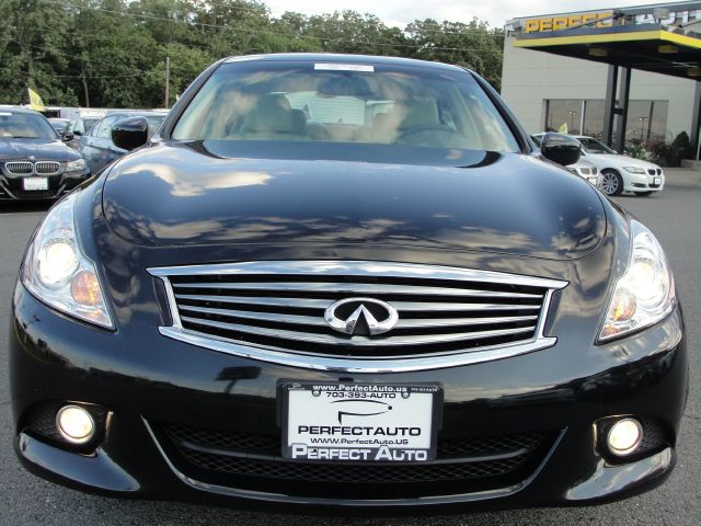 Infiniti G37x 2010 photo 3
