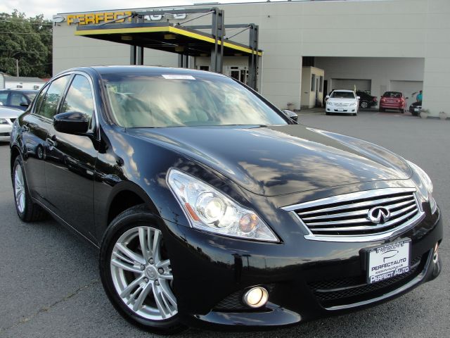 Infiniti G37x 2010 photo 4