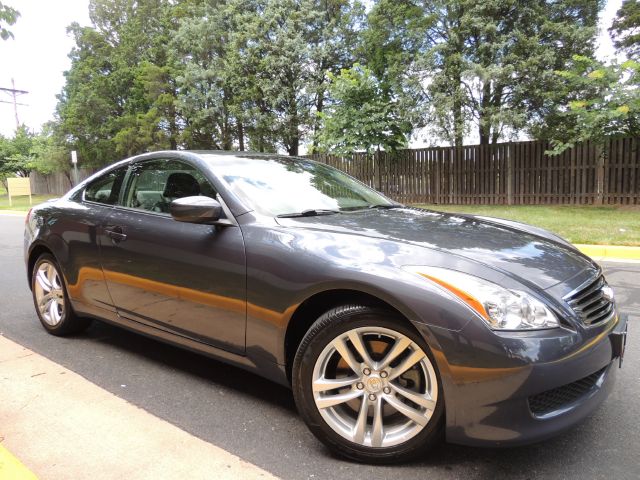 Infiniti G37x 2010 photo 2