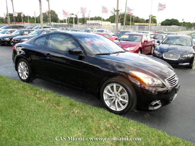Infiniti G37x 2011 photo 2