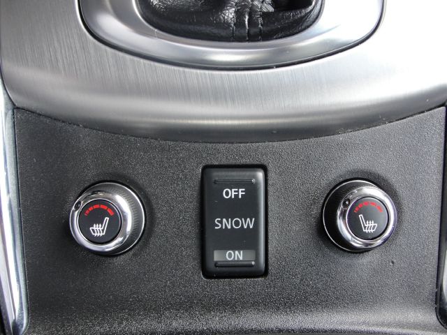 Infiniti G37x 2011 photo 3