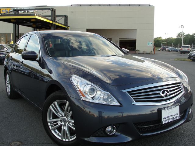 Infiniti G37x 2011 photo 1