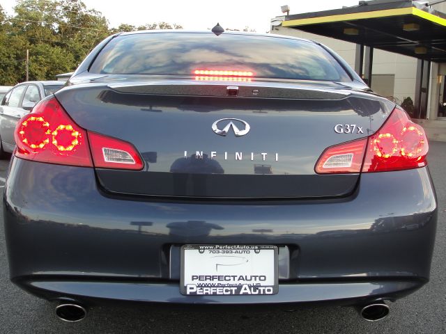 Infiniti G37x 2011 photo 4