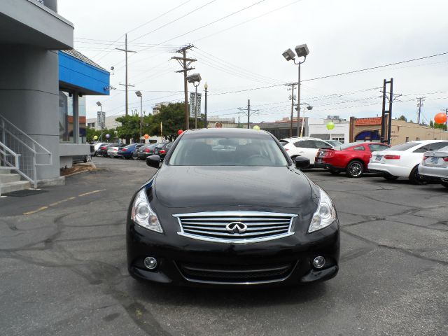 Infiniti G37x 2011 photo 2