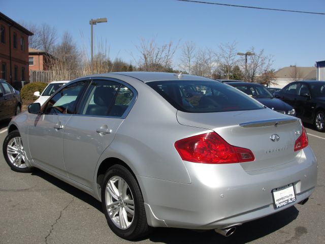 Infiniti G37x 2011 photo 1