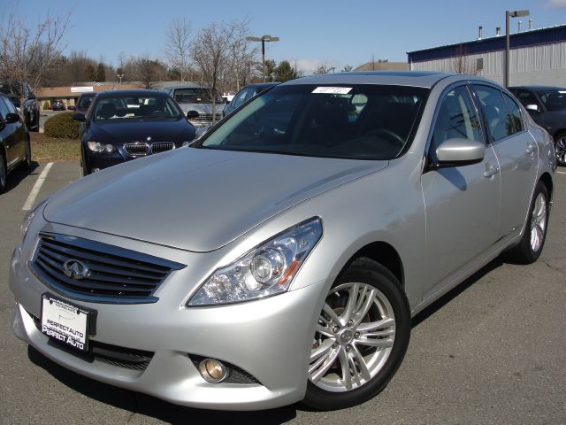 Infiniti G37x 2011 photo 2