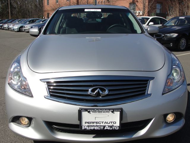 Infiniti G37x 2011 photo 4