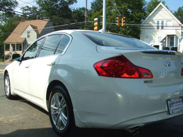 Infiniti G37x 2011 photo 1