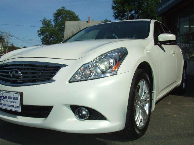Infiniti G37x 2011 photo 3