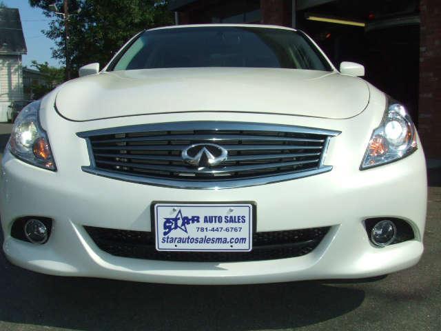 Infiniti G37x 2011 photo 4