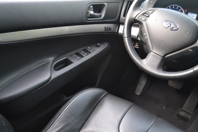 Infiniti G37x 2011 photo 11