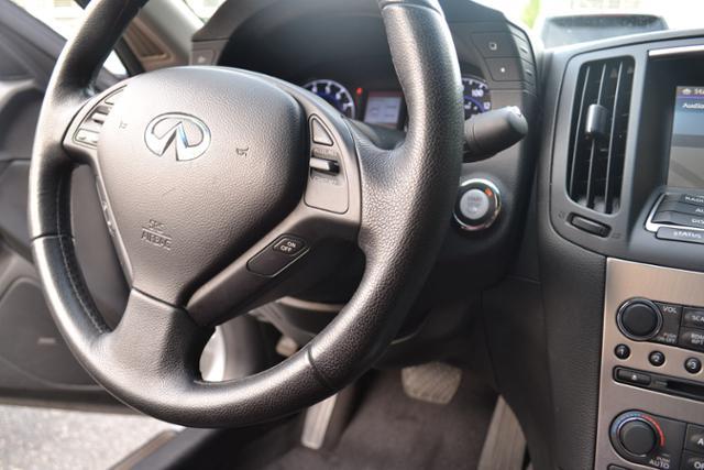 Infiniti G37x 2011 photo 13