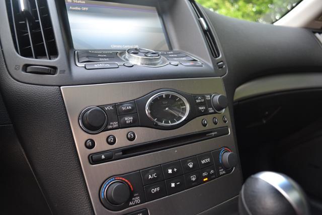 Infiniti G37x 2011 photo 14