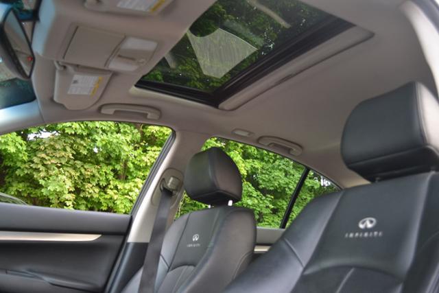 Infiniti G37x 2011 photo 16