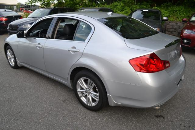 Infiniti G37x 2011 photo 18