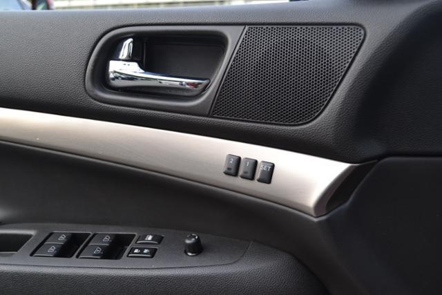 Infiniti G37x 2011 photo 2