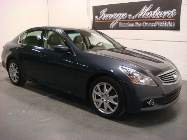 Infiniti G37x 2012 photo 2