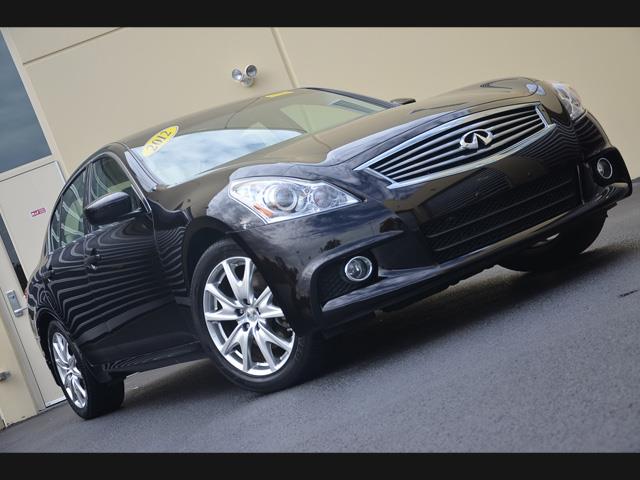 Infiniti G37x 2012 photo 3