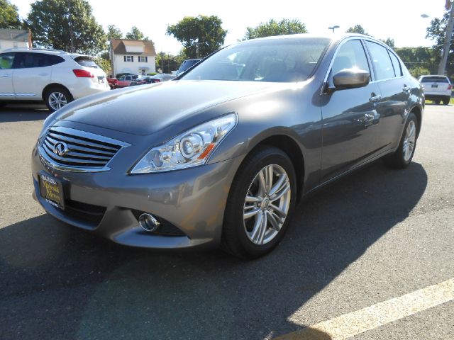 Infiniti G37x 2012 photo 2