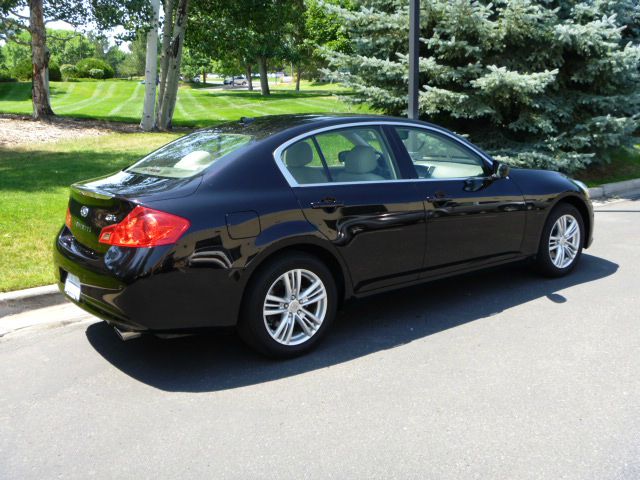 Infiniti G37x 2012 photo 2