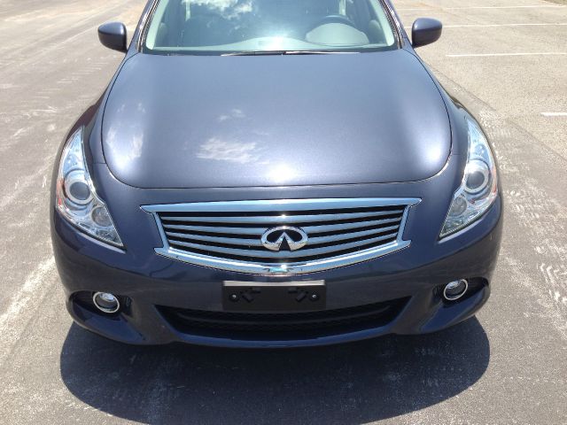 Infiniti G37x 2013 photo 2