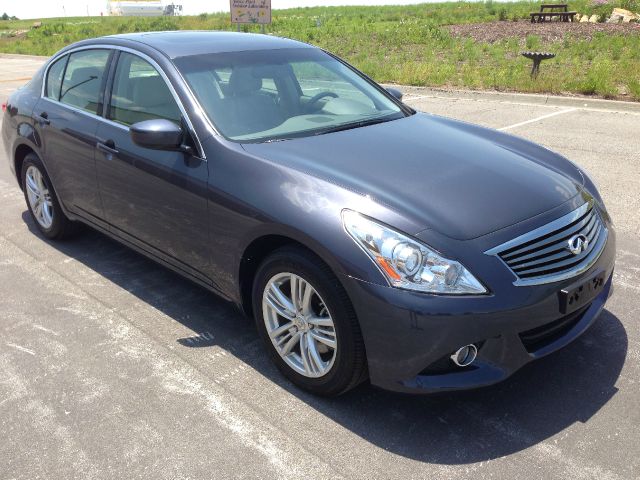 Infiniti G37x 2013 photo 3