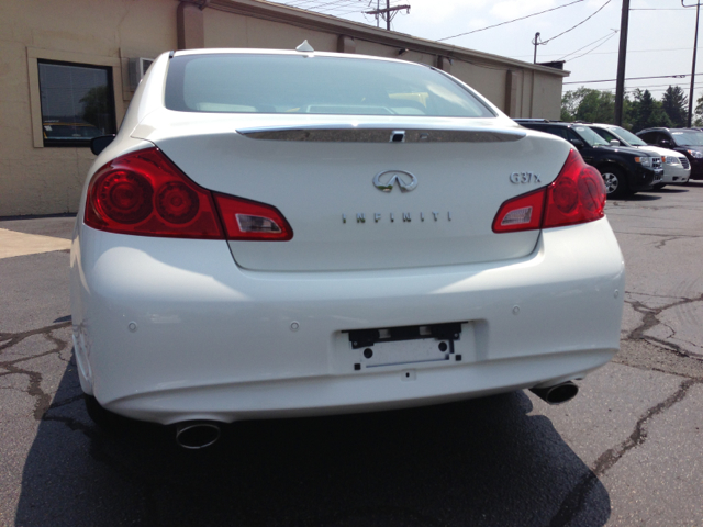 Infiniti G Sedan 2011 photo 2