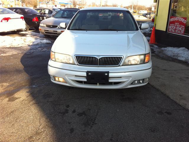 Infiniti I30 SLE Regular CAB Sedan