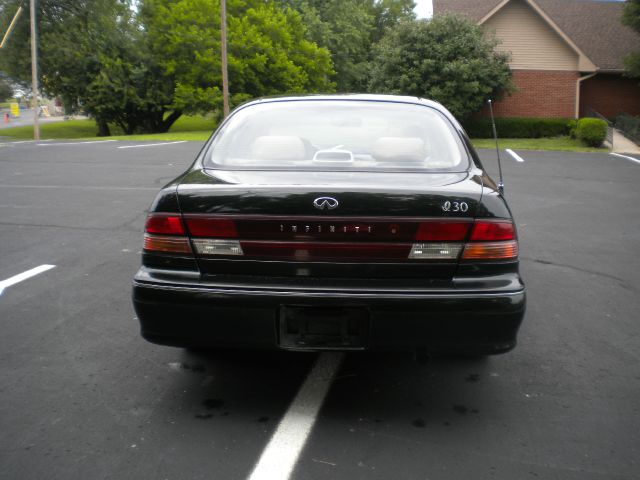 Infiniti I30 1996 photo 4
