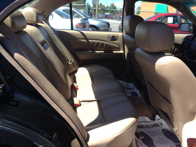 Infiniti I30 1997 photo 3