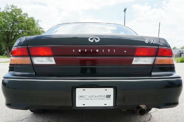 Infiniti I30 1997 photo 1
