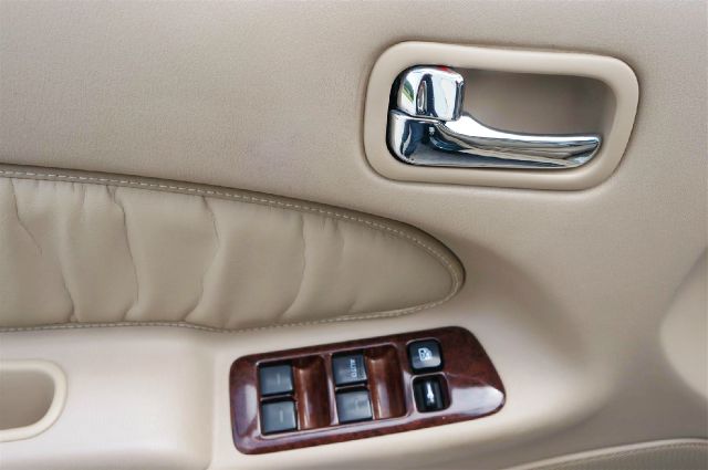 Infiniti I30 1997 photo 11