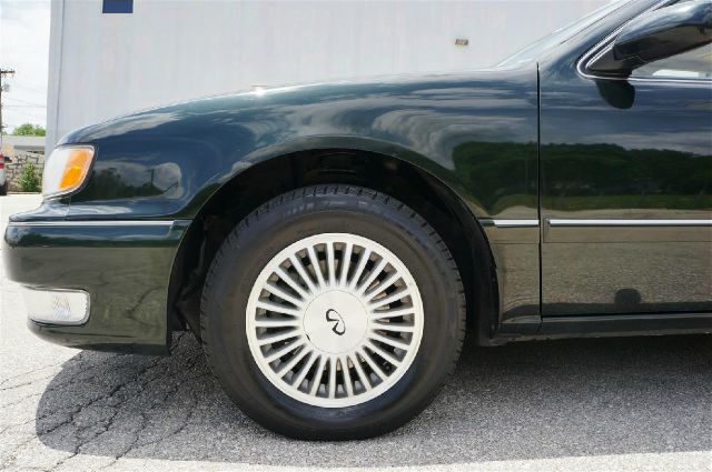 Infiniti I30 1997 photo 35